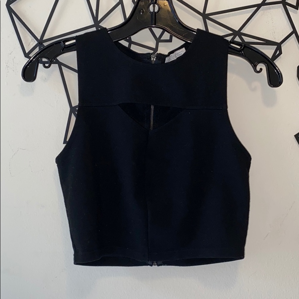 Black Sleeveless Cropped Shirt